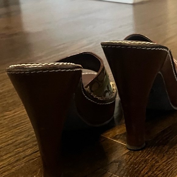 Brown COACH Logo shoes with red poppy flower 🌺. SZ 6 - Picture 6 of 9